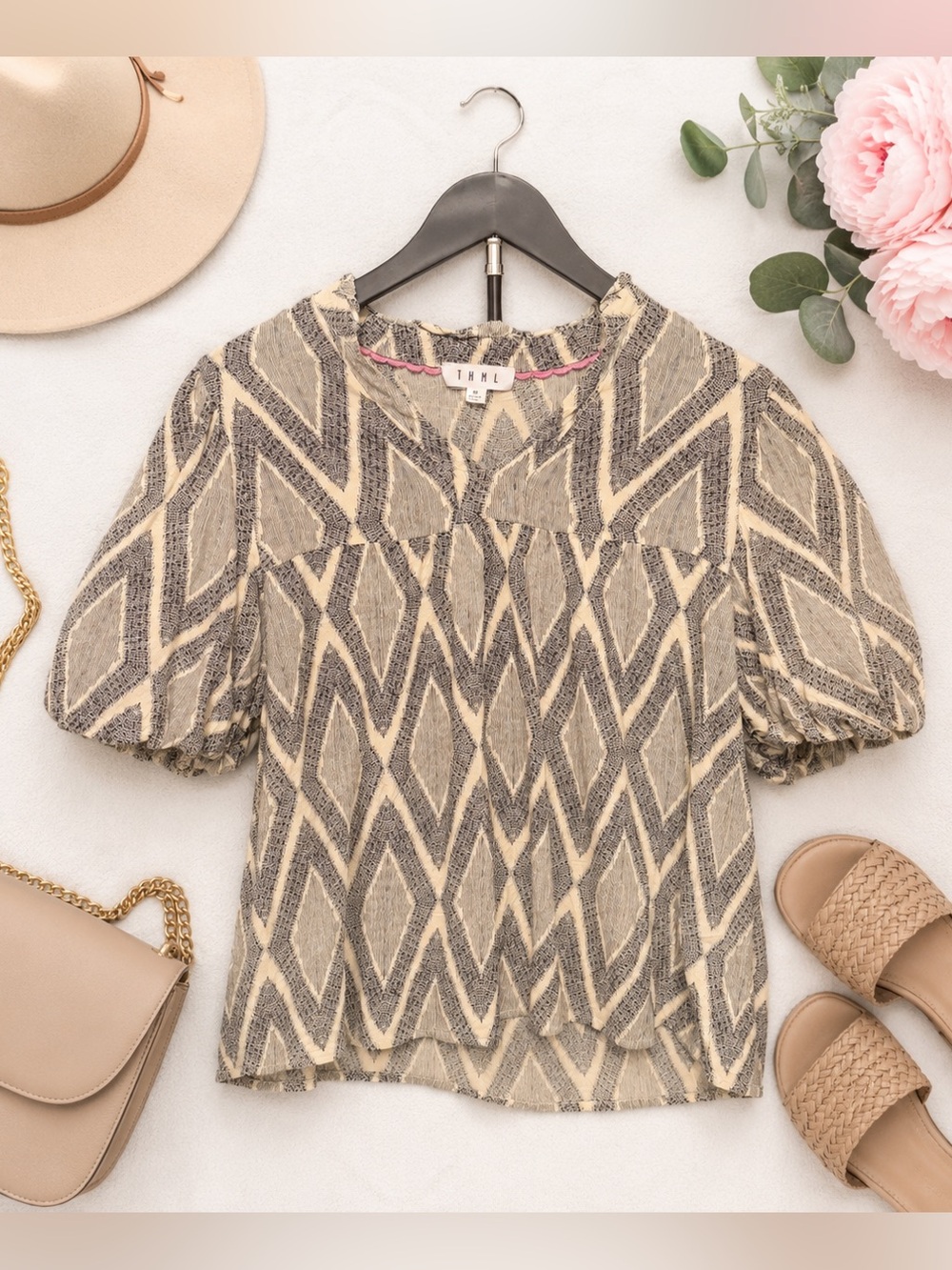THML Beige and Gray Geometric Puff Sleeve Blouse